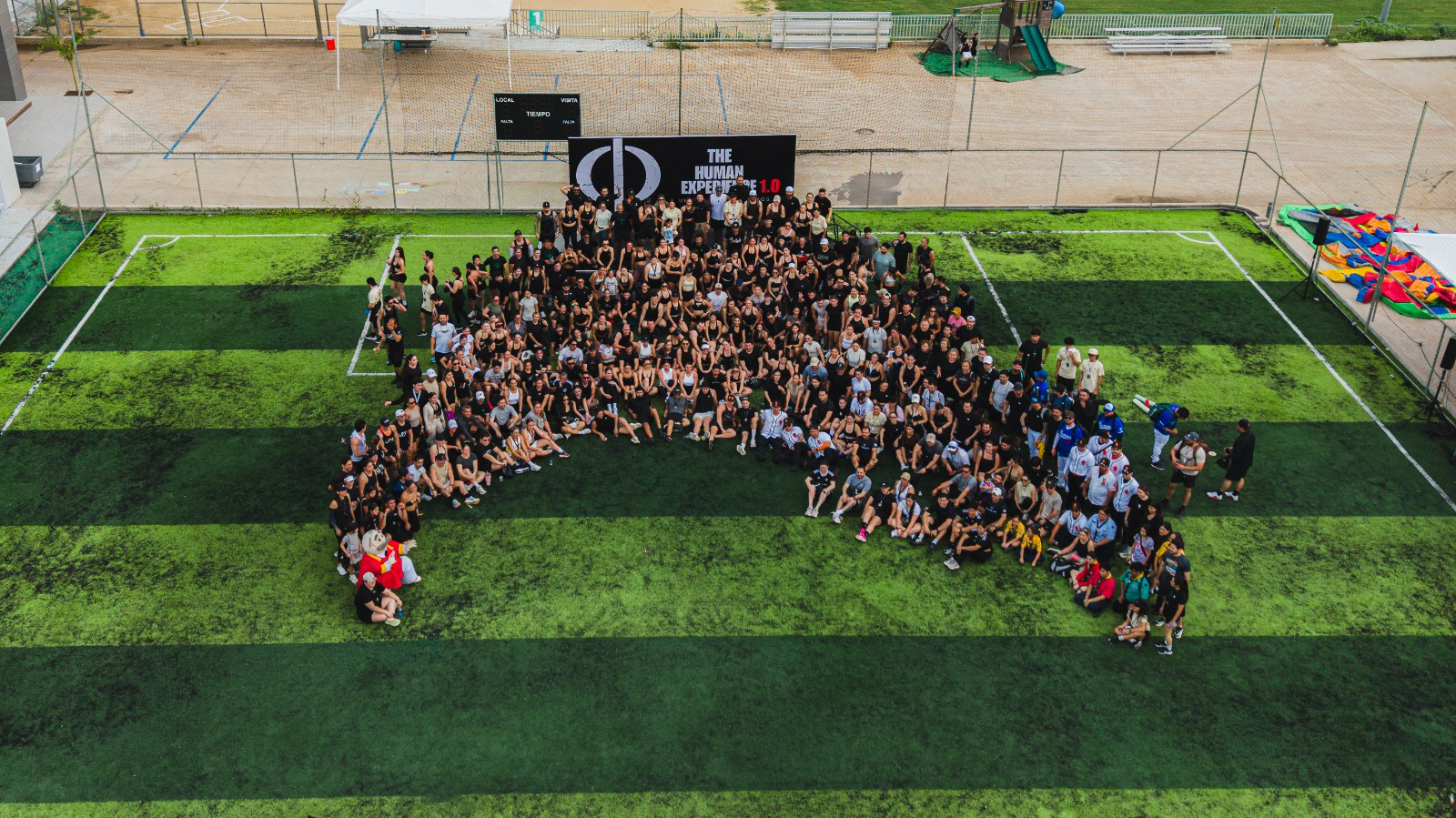 Foto grupal de los participantes de The Human Experience 1.0